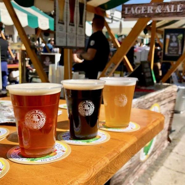 Točeno pivo Adam Ravbar na dogodku